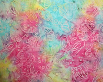 Tissu BATIK très coloré avec coquillages pour patchwork et/ou loisirs créatifs