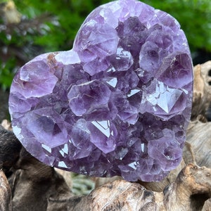 Amethyst Geode Cluster Heart AAA+ Tranquility / Intuition / Wisdom 725g 8 with stand