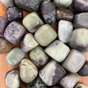 Kammererite / Kammerite  Crystal Tumblestone