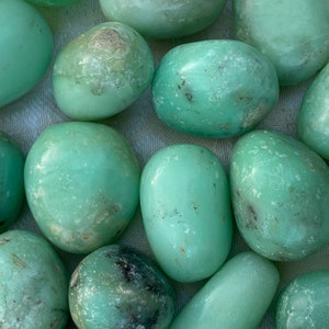 Chrysoprase Large Tumblestone : Divine / Forgiveness / Compassion