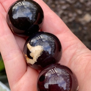 Indonesian Blue Amber Ball AAA+ : Grounding / Healing / Cleansing 30mm