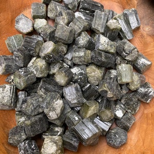 Green Tourmaline Rough Piece 20g Compassion / Tenderness / Patience