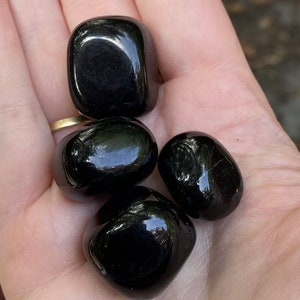 Black Obsidian Tumblestone Large 20/30mm