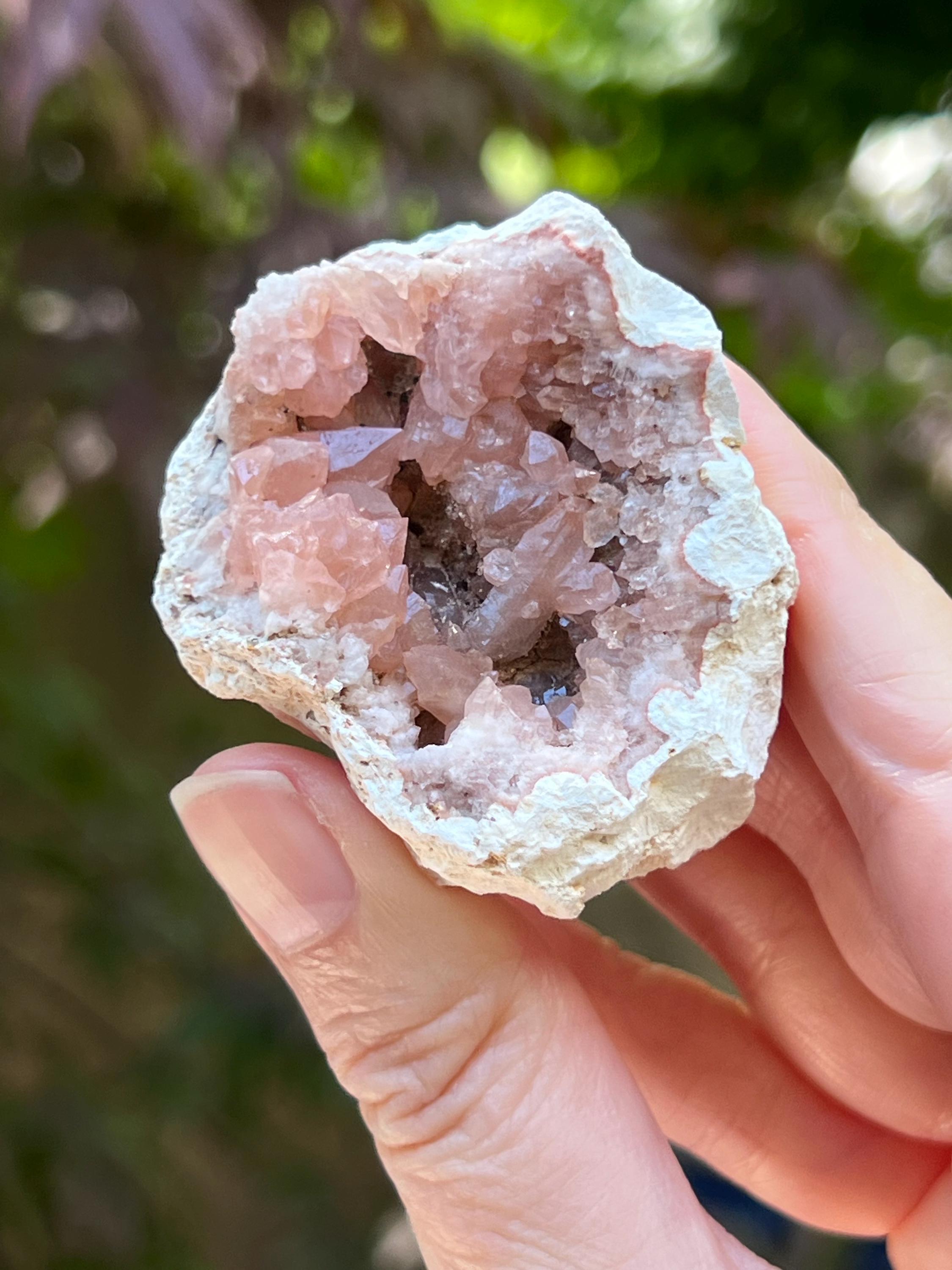 ピンクアメジストジォード　スフィア　キラキラ　虹入り　お花かわいい ピンクアメジスト フラワーアゲート スフィア | ホシノカケラ STONE