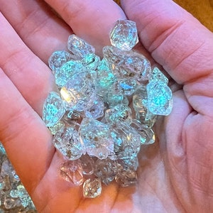 Quartzo de petróleo fluorescente do Baluchistão, Paquistão, 25g