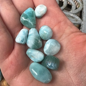 Larimar Beautiful Tumblestone 10/15 carats : Peace / Love / Tranquility AAA+