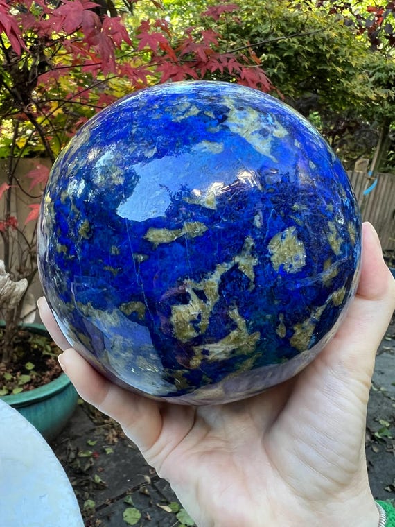 黄鉄鉱と方解石をあしらった大きなラピスラズリ球（118 mm） - Etsy 日本