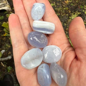Blue Chalcedony Tumblestone 15/20mm