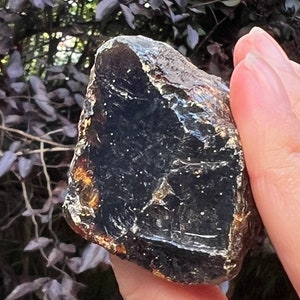 Large Sumatran Blue Amber Rough AAA+ : Grounding / Cleansing / Healing 28g 106
