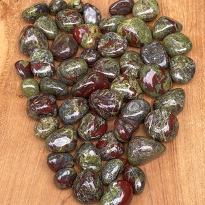 Drachenblutstein / Blutstein Trommelstein 20 bis 30 mm