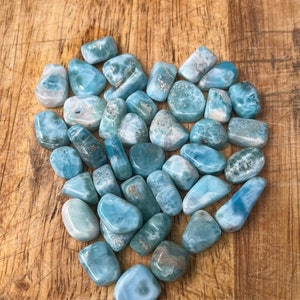 Larimar Beautiful Tumblestone 20/25 carats : Peace / Love / Tranquility AAA+
