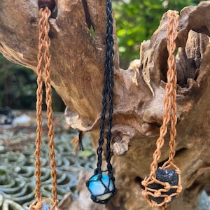 Macramé Crystal pendant - Tumblestone Holder Adjustable Necklace