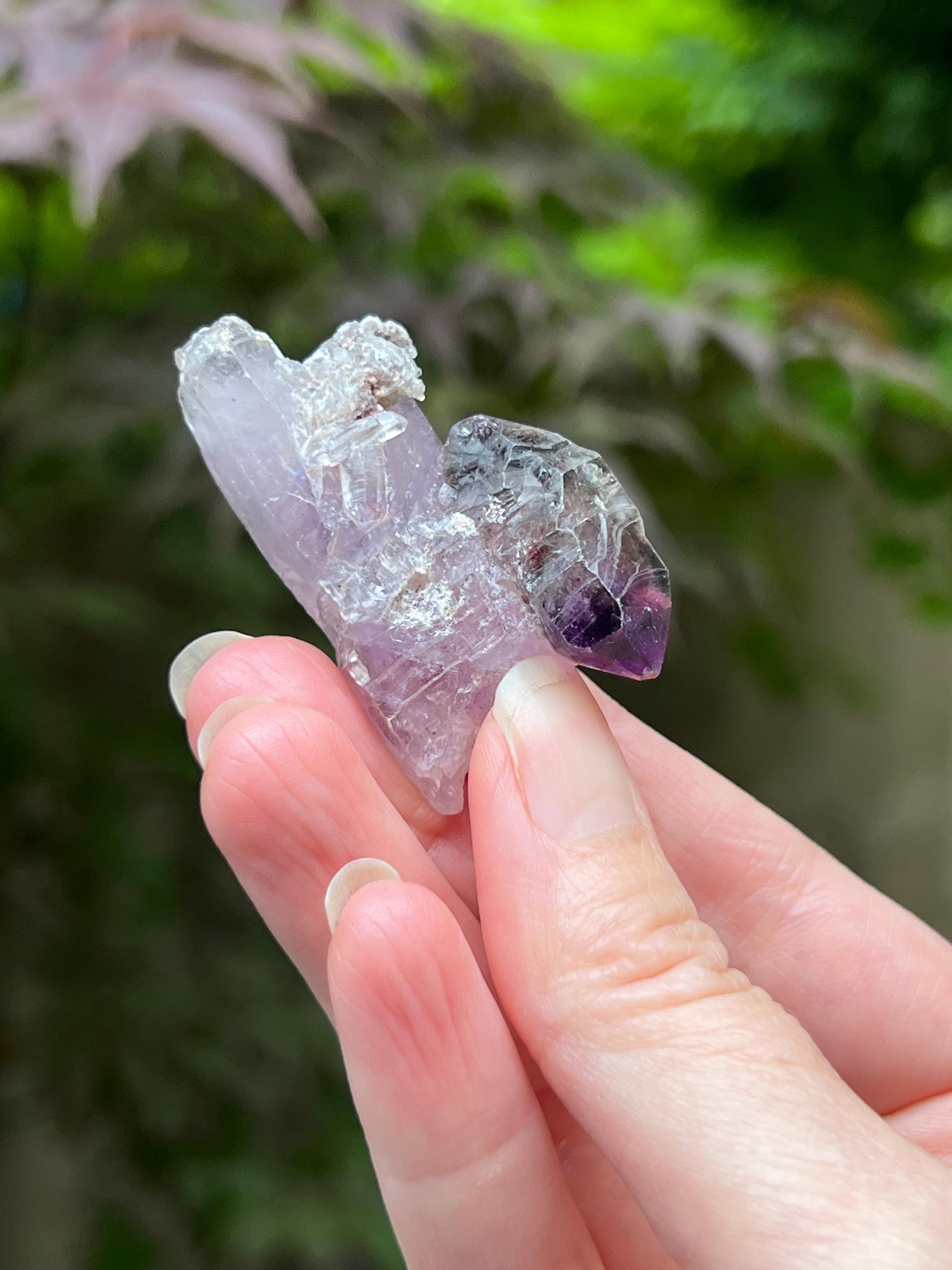 アメジストの両端が尖った母岩、チブク鉱山、ジンバブエ、33シャン