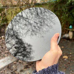 CRYSTALSTILE Black Obsidian Scrying Mirror 3.94 In With Wooden Stand, Premium Quality Obsidian Mirror For Meditation, Witchcraft, Divination And Spiritual Practices (100 Mm - Foto 4