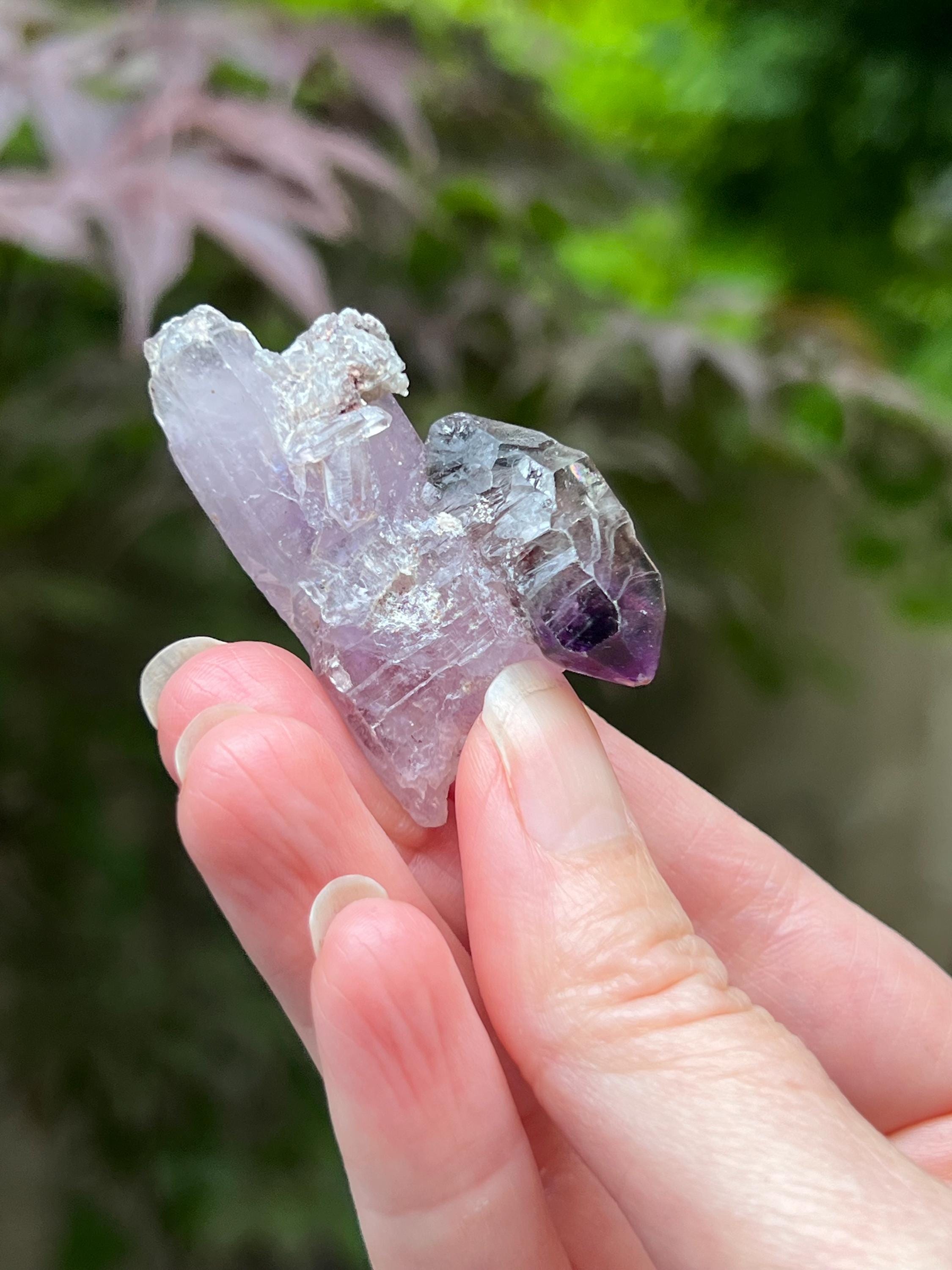 アメジストの両端が尖った母岩、チブク鉱山、ジンバブエ、33シャン