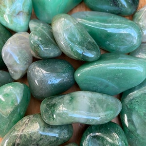 Green Chalcedony Tumblestone 20/30mm