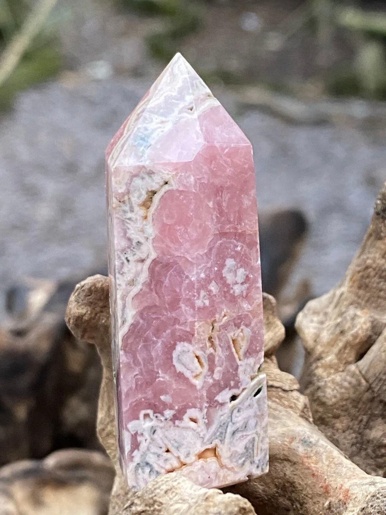 DFGDFG 1 Piece Natural Rhodochrosite Game Red Stripes ore Reiki Obelisk  Crystal Point Mineral Jewellery Do for Decoration DIY Gift (Colour: Light  Grey) : : Home & Kitchen