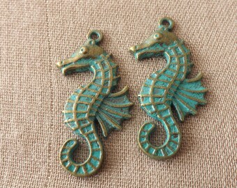 2 seahorse pendants, metal charm with patina, jewellery making, craft supply, metal pendant, animal pendant, sea pendant