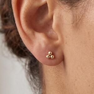 1 Pair 14k Gold Filled or 925 Sterling Silver 3 Ball Ear Stud Earrings Dainty Minimalist Cluster Cartilage Tragus Ear Stud Delicate Earring