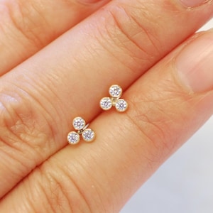 14k Gold Filled Cluster Cubic Zirconia Stud Earrings - 3 CZ Bezel Stones Stud Earrings Minimalist Earrings Flower Stud Earrings