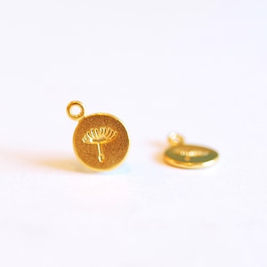Vermeil Gold ou Sterling Silver 8mm Dandelion Circle charme- 22k Or plaqué 925 Sterling Silver, Small Disc Dandelion Charm, Wish, Round,412