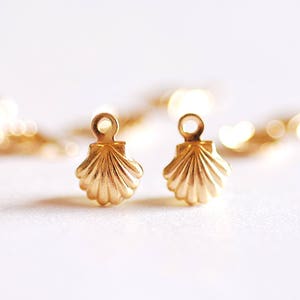 Small 14k Gold Filled Seashell charm, 14k gf, beach conch empty sea shell, sea life, marine life, clam shell, oyster shell [SEA5]