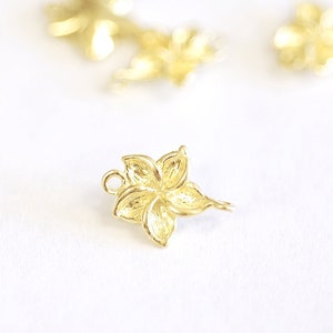 2 Stuks Hawaiian Flower Plumeria Connector Charm - 925 Sterling zilver Vermeil 18k gouden kleine bloem link connector Hawaiian Tropical, 560