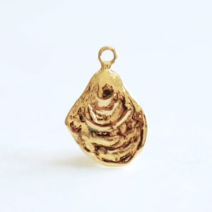 Shiny Gold Oyster Charm, Gold Seashell Charm, Shell Charm, Oyster Charm, Beach Charm, Clam Shell, Shell Charm, Mussel Shell, Ocean, 373