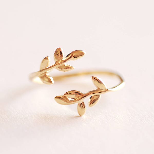 Anillo de rama de hoja de oro brillante, anillo de hoja de oro, anillo de capas, anillo de la vid, anillo de laurel, joyería de la naturaleza, anillo de ramita, anillo de rama, anillo de árbol,