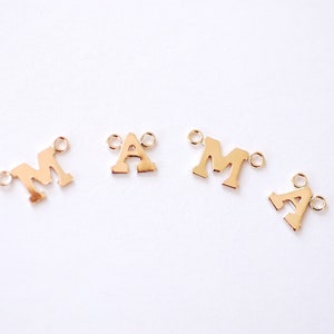 En gros Or Rempli Lettre Initiale Charme Connecteur Lien l Alphabet Lettre Charme Pendentif Charme Personnalisé Bijoux Permanents [GFCH4]