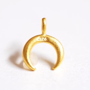 2pcs oro mate luna creciente encanto- pequeño encanto de la media luna, cuerno doble, media luna de oro, encanto de cuerno pequeño, media luna al revés, letra C, 274