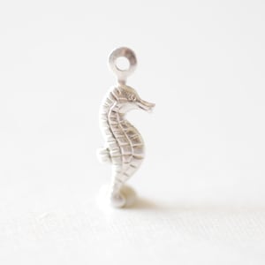 Sterling Silver Seahorse Charm Pendant, Silver Seahorse Charm, Sea horse Charm, 925 Silver Seahorse, Sea Life Jewelry Component [SEA10]