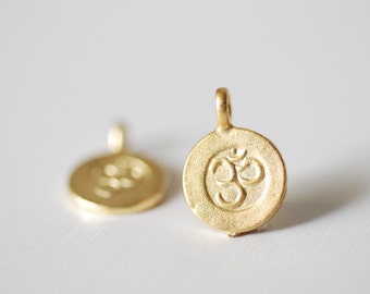 2pcs Matte Vermeil Gold Spiritual Yoga Ohm Om Symbol Charm -18kt gold plated over Sterling Silver Om tag pendants, Gold Ohm om disc, 35