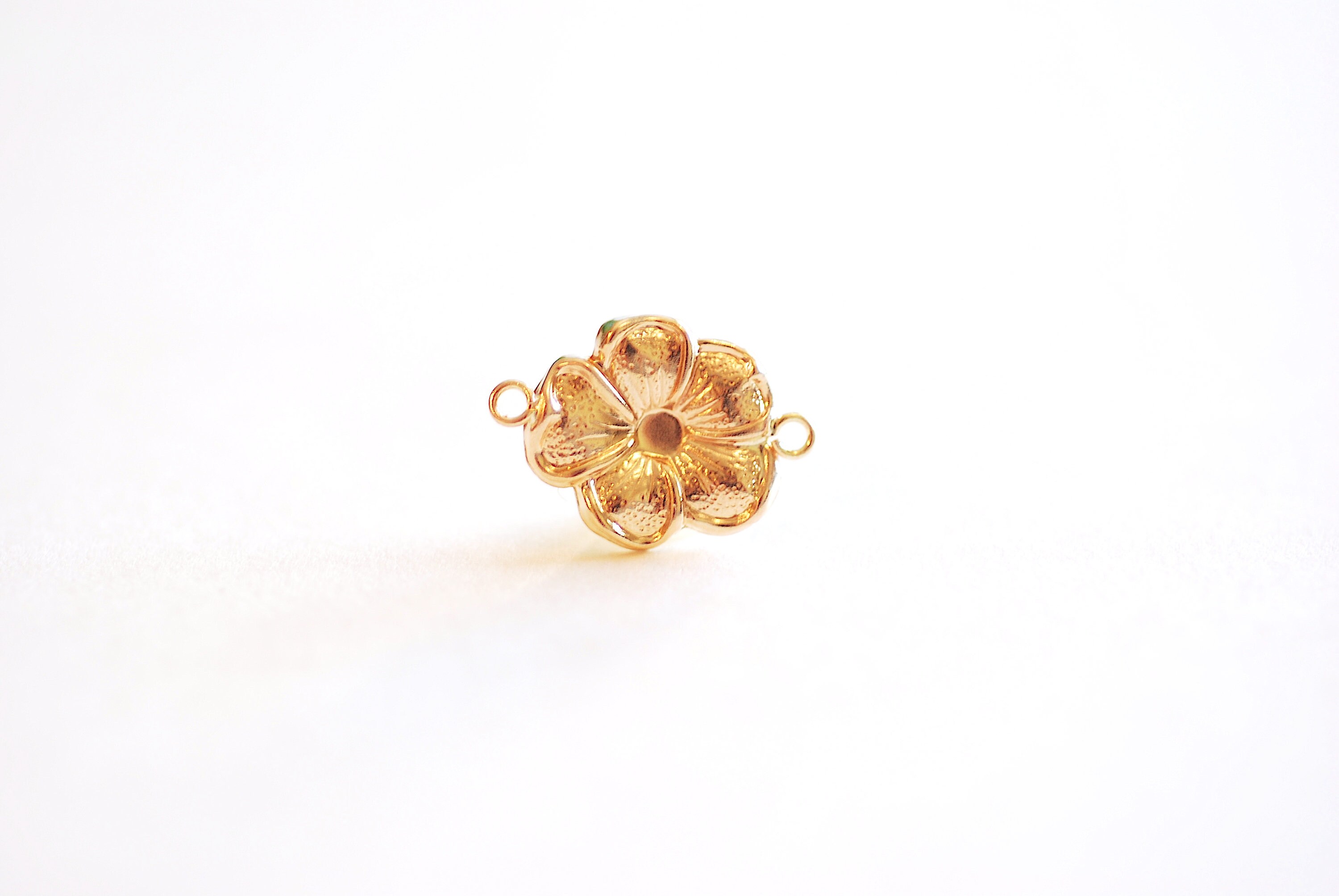 Kayaページ 14Kgf❩ snow flowerカービングのチャーム Kaya様専用ページ 14Kgf❩ snow flowerカービングのチャーム ピアス