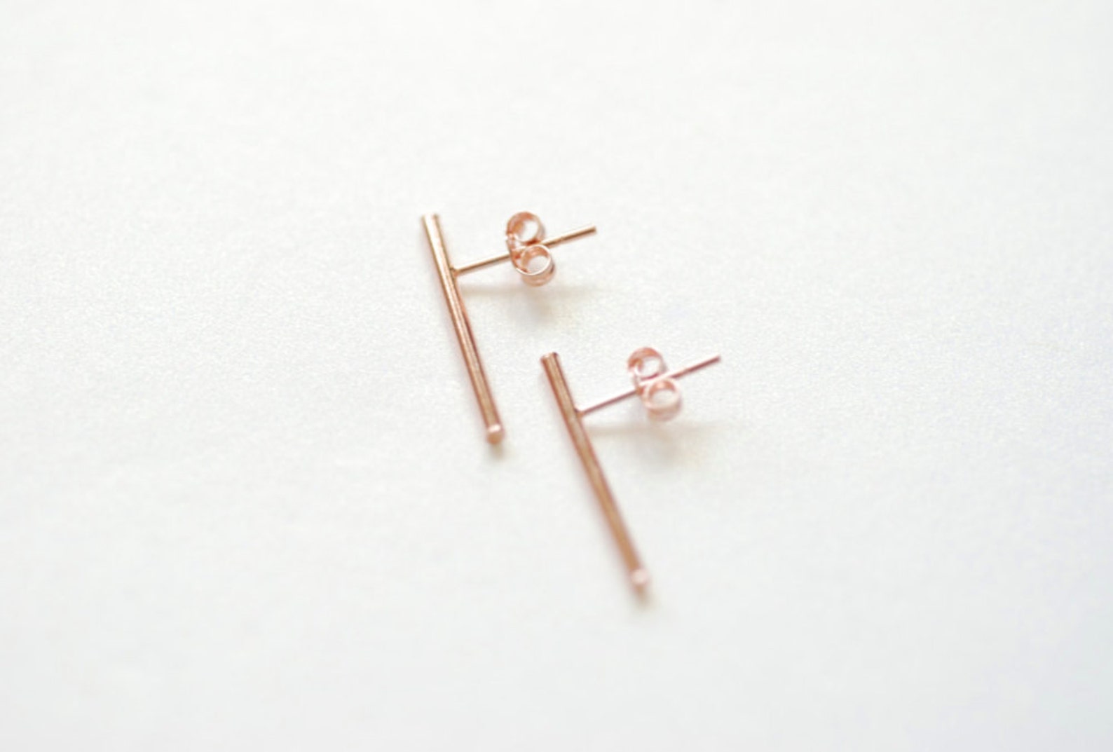 HOOK BAR EARRINGS RING OF ROSES NANO