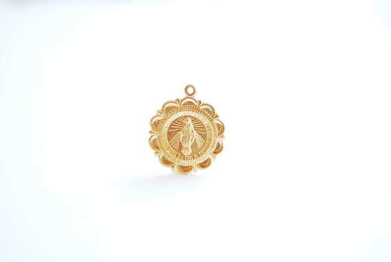 14k Gold Filled Virgin Mary Medallion Scalloped Edge 22mm