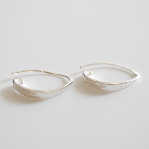 1 pair 925 sterling silver Flattened Front Earwires - hammered flat front ear hooks, Sterling Silver Earring Components Silver Ear Hooks 108