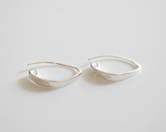 1 pair 925 sterling silver Flattened Front Earwires - hammered flat front ear hooks, Sterling Silver Earring Components Silver Ear Hooks 108