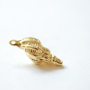 Vermeil Sea Shell Charm  - 18k gold over sterling silver sea life shell charm or Pendant, Vermeil Gold Sea shell Conch Shell Charm 127