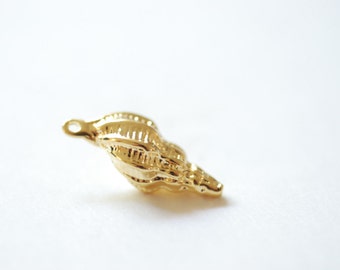 Vermeil Sea Shell Charm  - 18k gold over sterling silver sea life shell charm or Pendant, Vermeil Gold Sea shell Conch Shell Charm 127