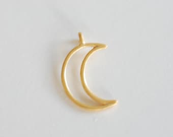 Vermeil Matte oro aperto Crescent Moon fascino - 18k oro placcato sopra Luna Charm in argento Sterling, oro Half Moon fascino, oro luna fascino, fascino di Tusk