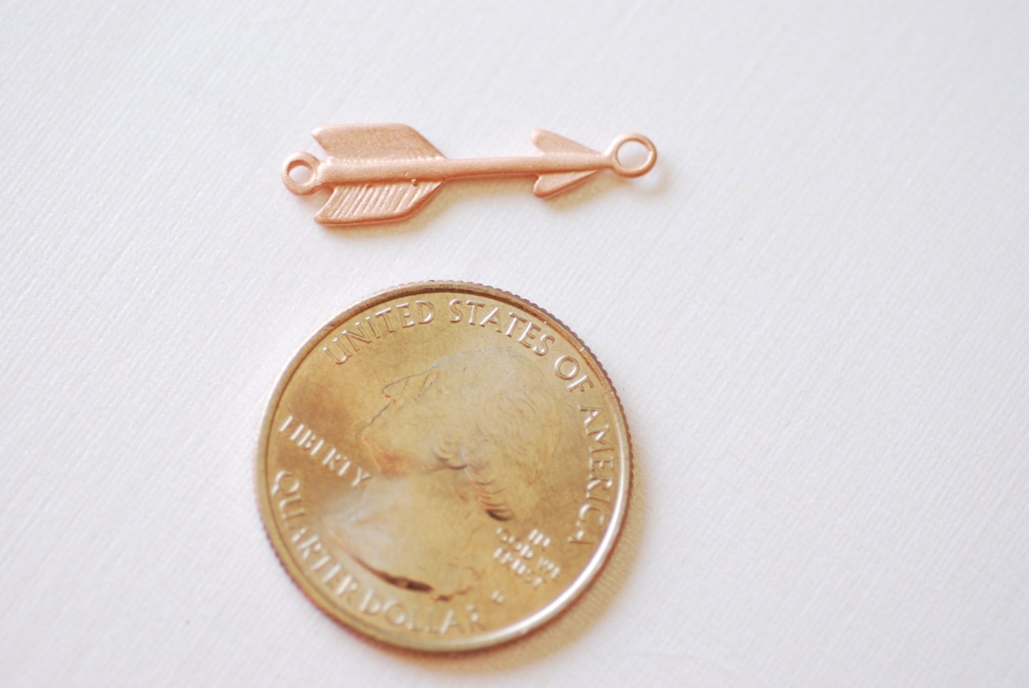 マット ヴェルメイユ ローズ ゴールド アロー コネクター チャーム - スターリング シルバー アロー チャームに 18K ゴールド  メッキ、ゴールド アロー コネクター リンク スペーサー、矢じり - Etsy 日本