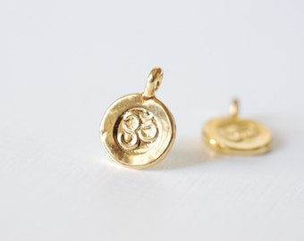 2pcs Shiny Vermeil Gold Spiritual Yoga Ohm Om Symbol Charm -18kt gold plated over Sterling Silver Om tag pendants, Gold Ohm om disc, 35