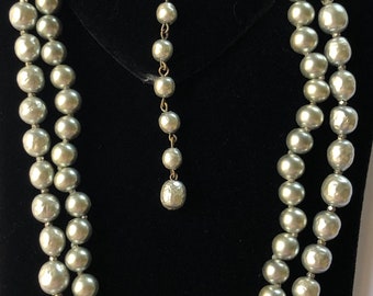 Silvery Gray Pearl Hairpins: Set of 3 Vintage Miriam Haskell  display picture 2
