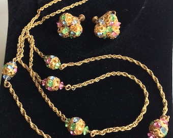 Encantador vintage Miriam Haskell Collar juego de pendientes ~ Pastel Rhinestones / GoldTone Filigree ~ Firmado