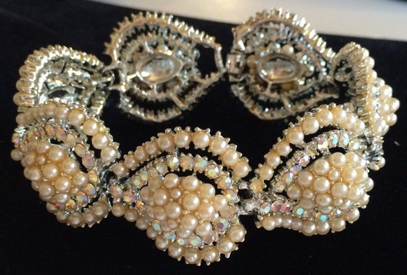 Glamorous Vintage Kramer Bracelet~Pearls/Aurora Bo