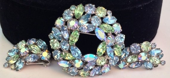 Glittering Vintage Weiss Sparkly Brooch Earrings … - image 2