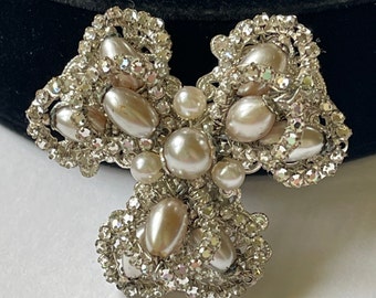 Silvery Gray Pearl Hairpins: Set of 3 Vintage Miriam Haskell  display picture 1