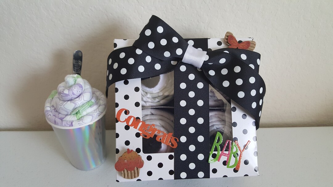 Black and White Receiving Blanket Cupcakes I Receiving Blanket Cupcakes