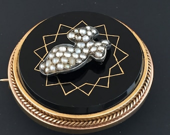 Victorian Mourning Brooch in 14 karat gold